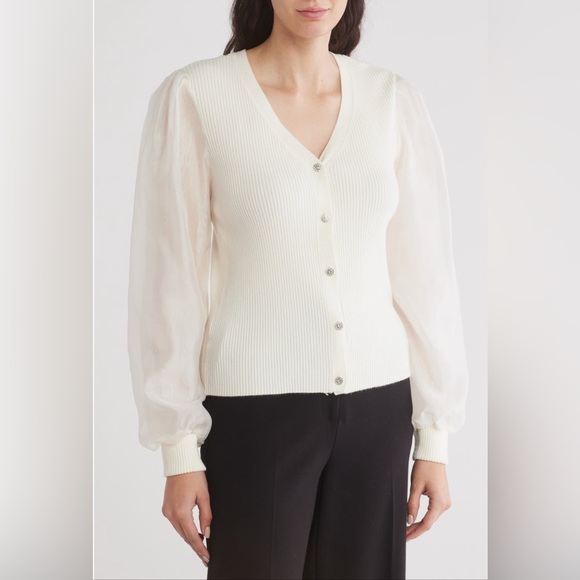 New! Design 365 Designer Brand Elegant White V-Neck Women's Sweater Medium - Picture 1 of 16